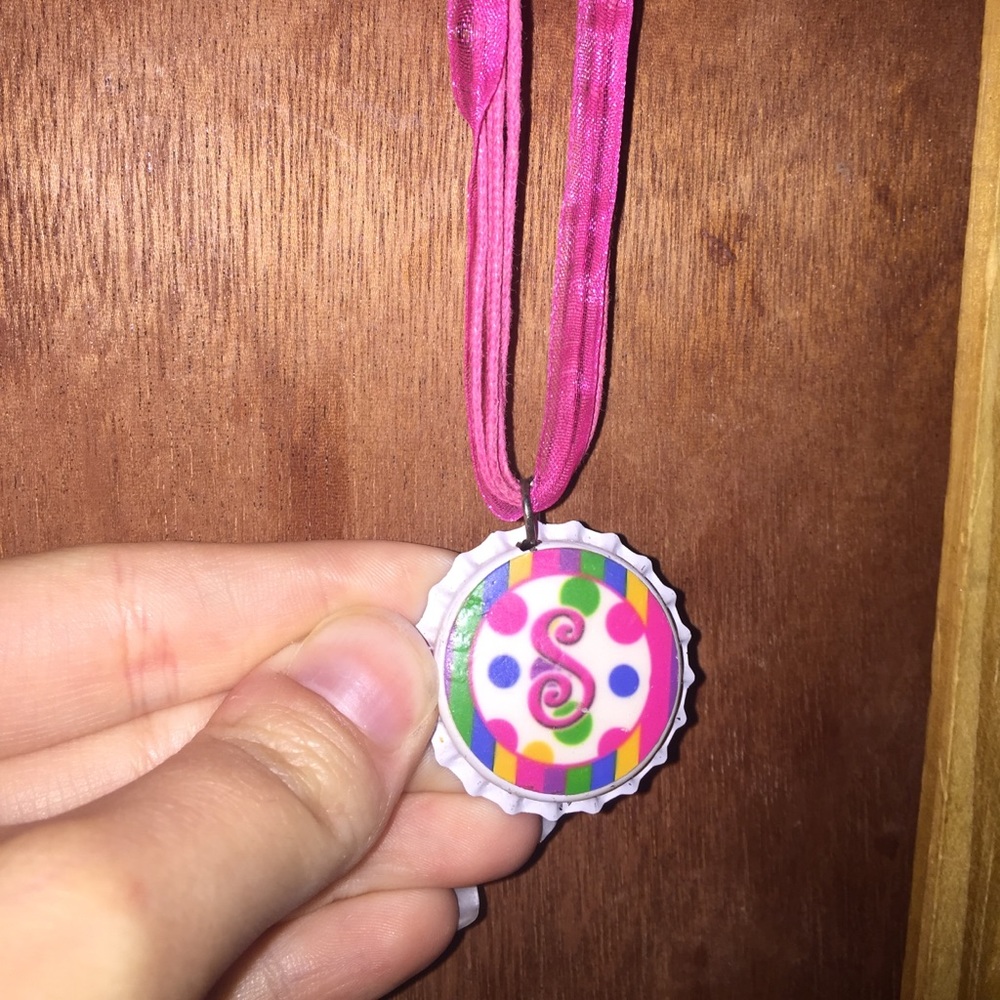Women’s letter “S” bottle cap necklace